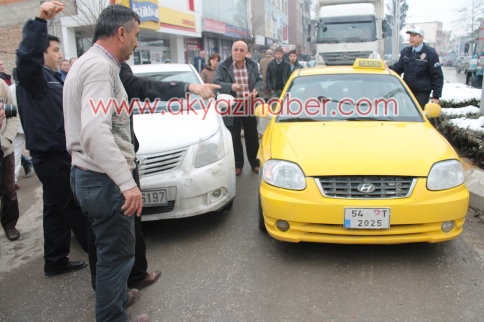 Belediye Önünde Maddi Hasarlı Kaza