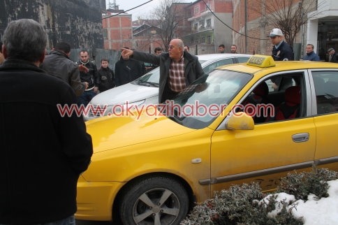 Belediye Önünde Maddi Hasarlı Kaza