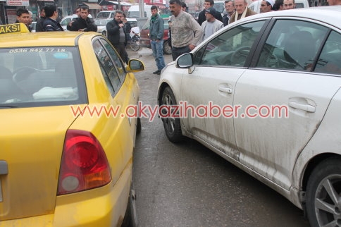 Belediye Önünde Maddi Hasarlı Kaza