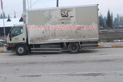 Akyazı Değirmenler Caddesinde Maddi Hasarlı Kaza