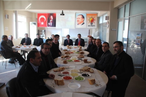 AKYAZI AKP YENİ YÖNETİMİ KAHVALTIDA BULUŞTU 