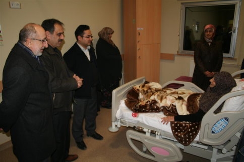 Baskan Yazıcı'dan Mevlid Kandilinde Hastalara Ziyaret