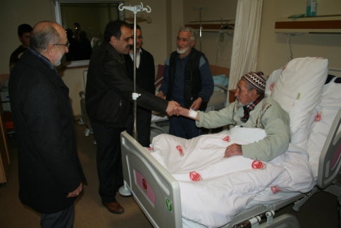 Baskan Yazıcı'dan Mevlid Kandilinde Hastalara Ziyaret