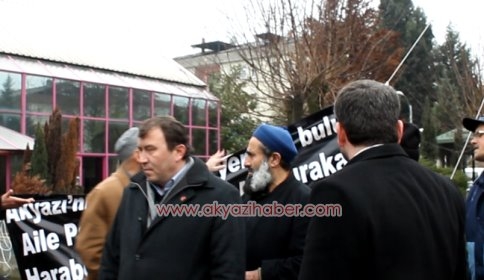 Saadet Partisi İlçe Teşkilatın Eski Aile Parkında Basın Açıklaması Yaptı.