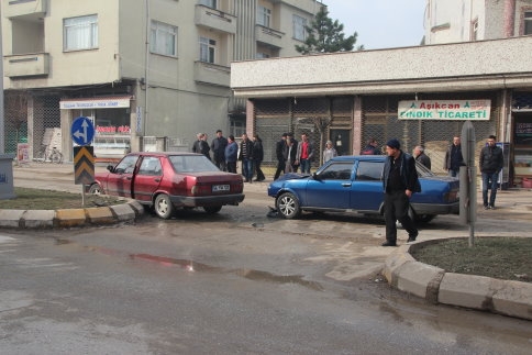 Mudurnu Caddesi Merkez Yenicami Önünde Kaza