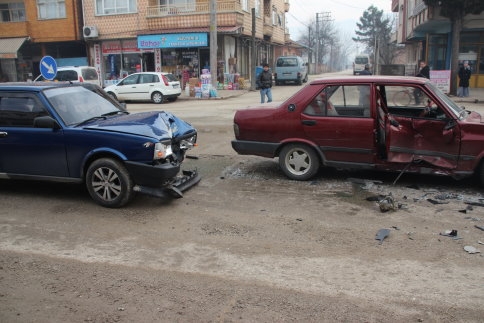Mudurnu Caddesi Merkez Yenicami Önünde Kaza