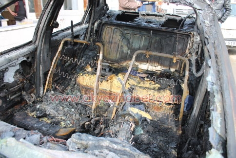 Evinin Önündeki Araç Kundaklandı