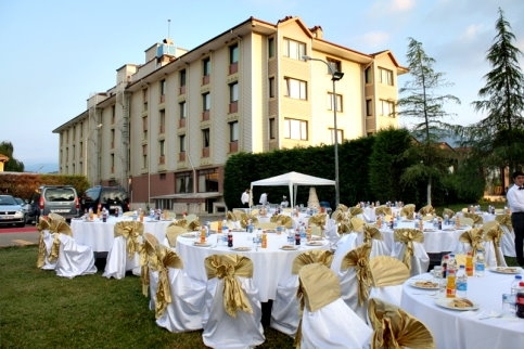 Masal gibi bir kır düğünü için …. 