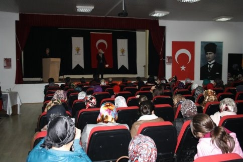 İstiklal Marşını En Güzel Okuma Yarışmasında Birinci Kadriye Tan oldu.