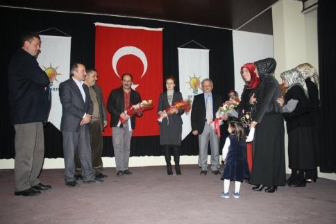 İstiklal Marşını En Güzel Okuma Yarışmasında Birinci Kadriye Tan oldu.