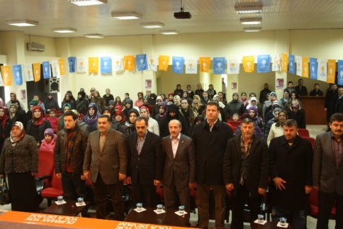 İstiklal Marşını En Güzel Okuma Yarışmasında Birinci Kadriye Tan oldu.