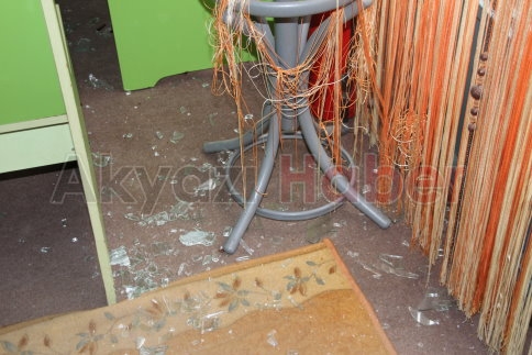 15 Günde İkinci Kez Camları Kırıldı