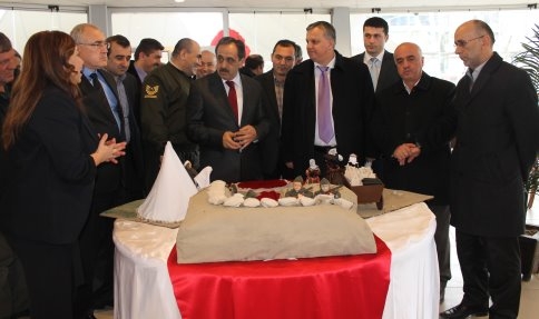 Resme Sığmayan Hayatlar Adlı Resim Sergisi Açıldı