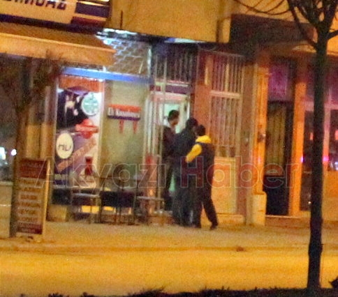 Lokantanın Camlarını Kırdı