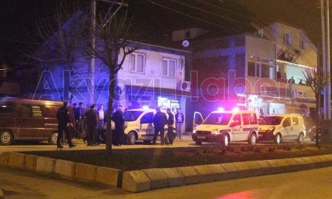 Lokantanın Camlarını Kırdı