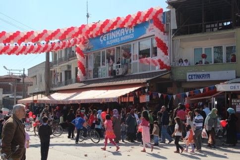 Çetinkaya Market 13. Kuruluş Yıldönümünü Çeşitli Etkinliklerle Kutladı.