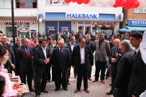 Akyazı’nın Dev Alışveriş Merkezi düzenlenen törenle açıldı!