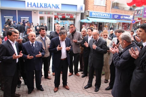 Akyazı’nın Dev Alışveriş Merkezi düzenlenen törenle açıldı!