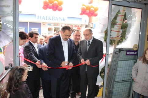 Akyazı’nın Dev Alışveriş Merkezi düzenlenen törenle açıldı!