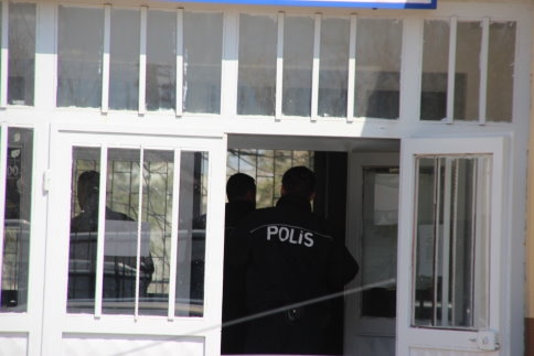 Öğrenciler Öğretmeni darp etmek isteyince...