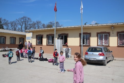 Öğrenciler Öğretmeni darp etmek isteyince...