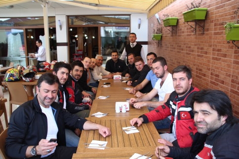Motosiklet tutkunları Hacıoğlulları Kebap’ta mola verdi. 