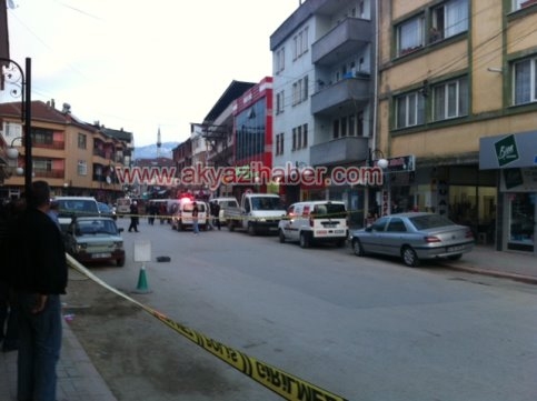 Mağaza Önünde Bomba Görünümlü Paket 