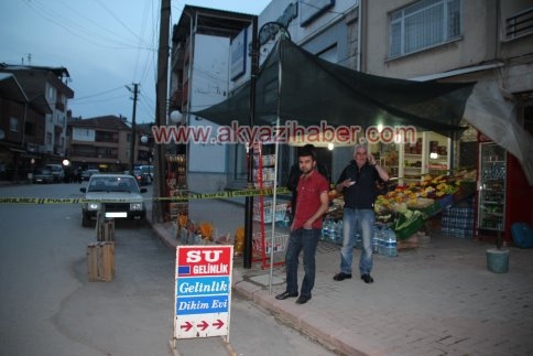 Mağaza Önünde Bomba Görünümlü Paket 