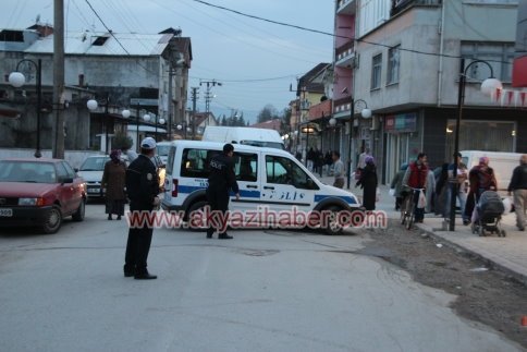 Mağaza Önünde Bomba Görünümlü Paket 