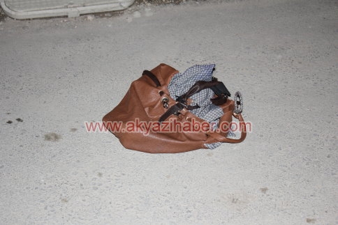 Mağaza Önünde Bomba Görünümlü Paket 