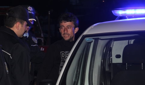 Mağaza Önünde Bomba Görünümlü Paket 