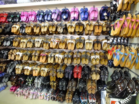 Ömer Kundura mağaza açılışını özel fiyatlarla kutluyor