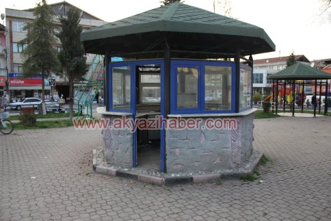 Bira Kutularının Arasında Oyun