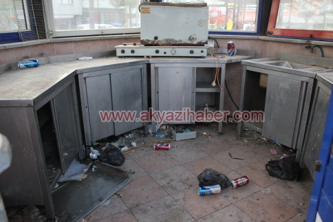 Bira Kutularının Arasında Oyun