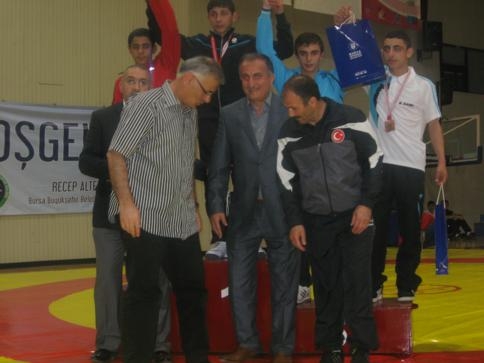 Özdağ Ailesi’ne bir milli güreşçi daha…!