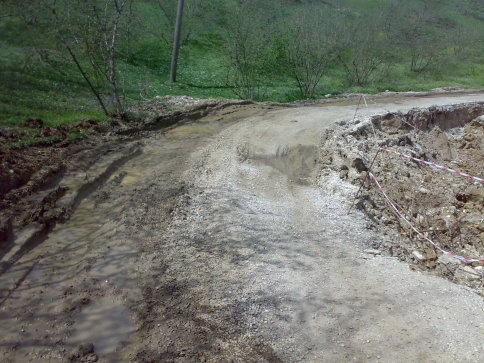 Akyazı Güvençler Köyünde Çöken Yol 2 Aydır Onarılmayı Bekliyor.