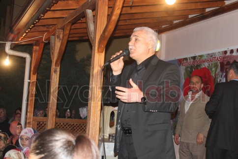 Nihat Hatipoğlu’na Bayanlar Yoğun İlgi Gösterdi