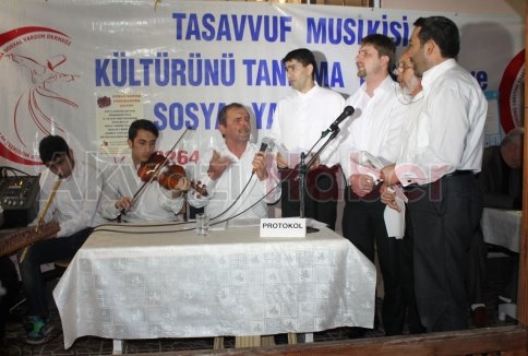 Nihat Hatipoğlu’na Bayanlar Yoğun İlgi Gösterdi