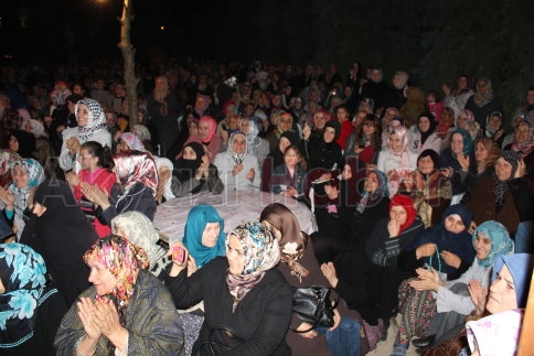 Nihat Hatipoğlu’na Bayanlar Yoğun İlgi Gösterdi