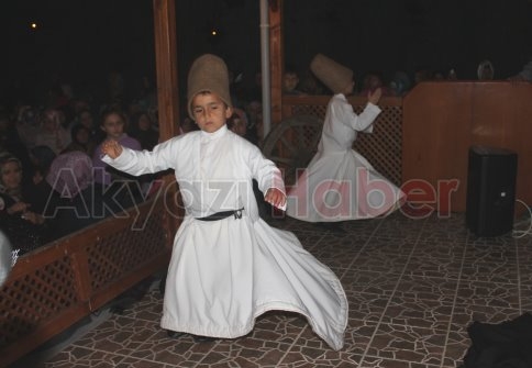 Nihat Hatipoğlu’na Bayanlar Yoğun İlgi Gösterdi