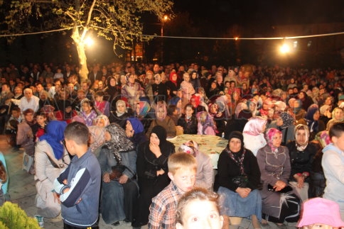 Nihat Hatipoğlu’na Bayanlar Yoğun İlgi Gösterdi