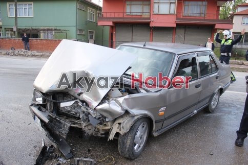 Akyazı Sanayi Sitesi Sapağında Kaza