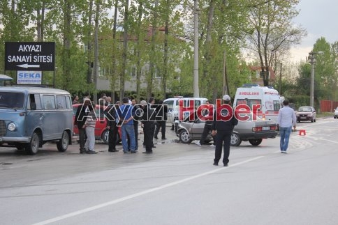 Akyazı Sanayi Sitesi Sapağında Kaza