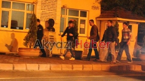 Akyazı’da Bıçaklı Kavga 2 Yaralı