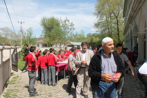 Kutlu Doğum Programına minik ellerden de bir hediye.