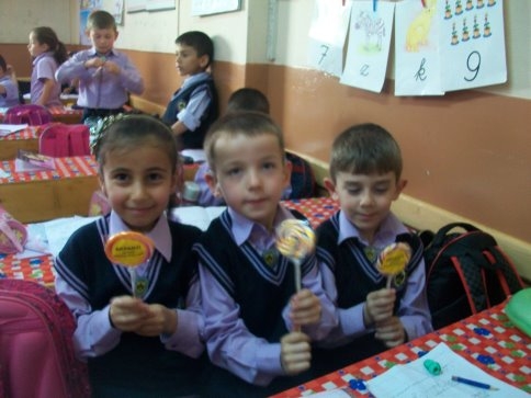 AK Kadınlar Çocukları Unutmadı