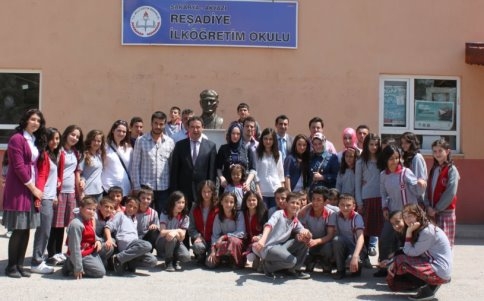 Gençlik Meclisinden Kütüphaneler Haftasında Okullara Ziyaret