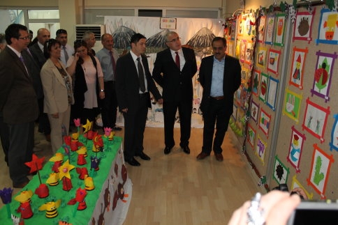 Küçük Ellerin Büyük Dünyası Resim Sergisi Açıldı