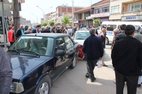 Akyazı Belediyesi Önünde Zincirleme Kaza!