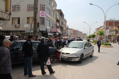 Akyazı Belediyesi Önünde Zincirleme Kaza!